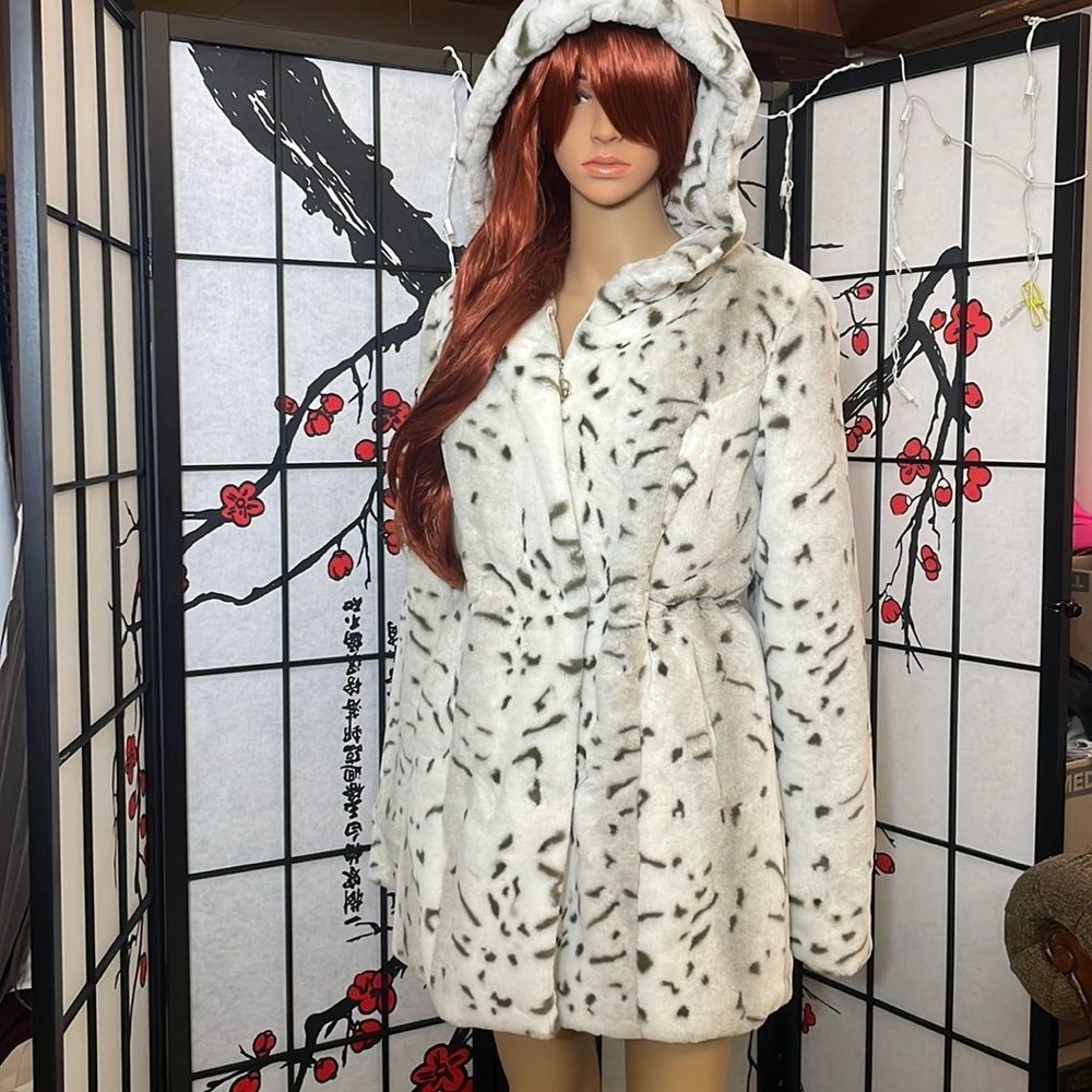 Dennis Basso Faux Fur Elegant coat XS ANIMAL PRINT.  Super soft. Like new-  EUC